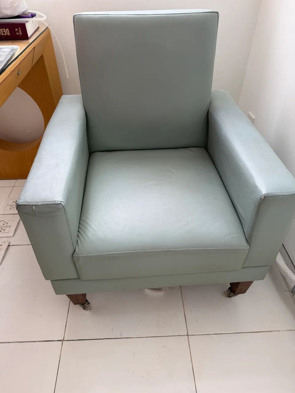 Poltronas, cadeiras e sofá  - Foto 2