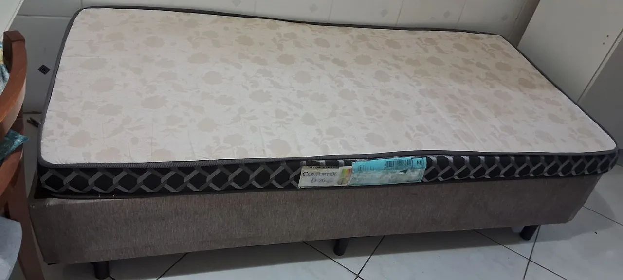 Vendo Cama box de solteiro 