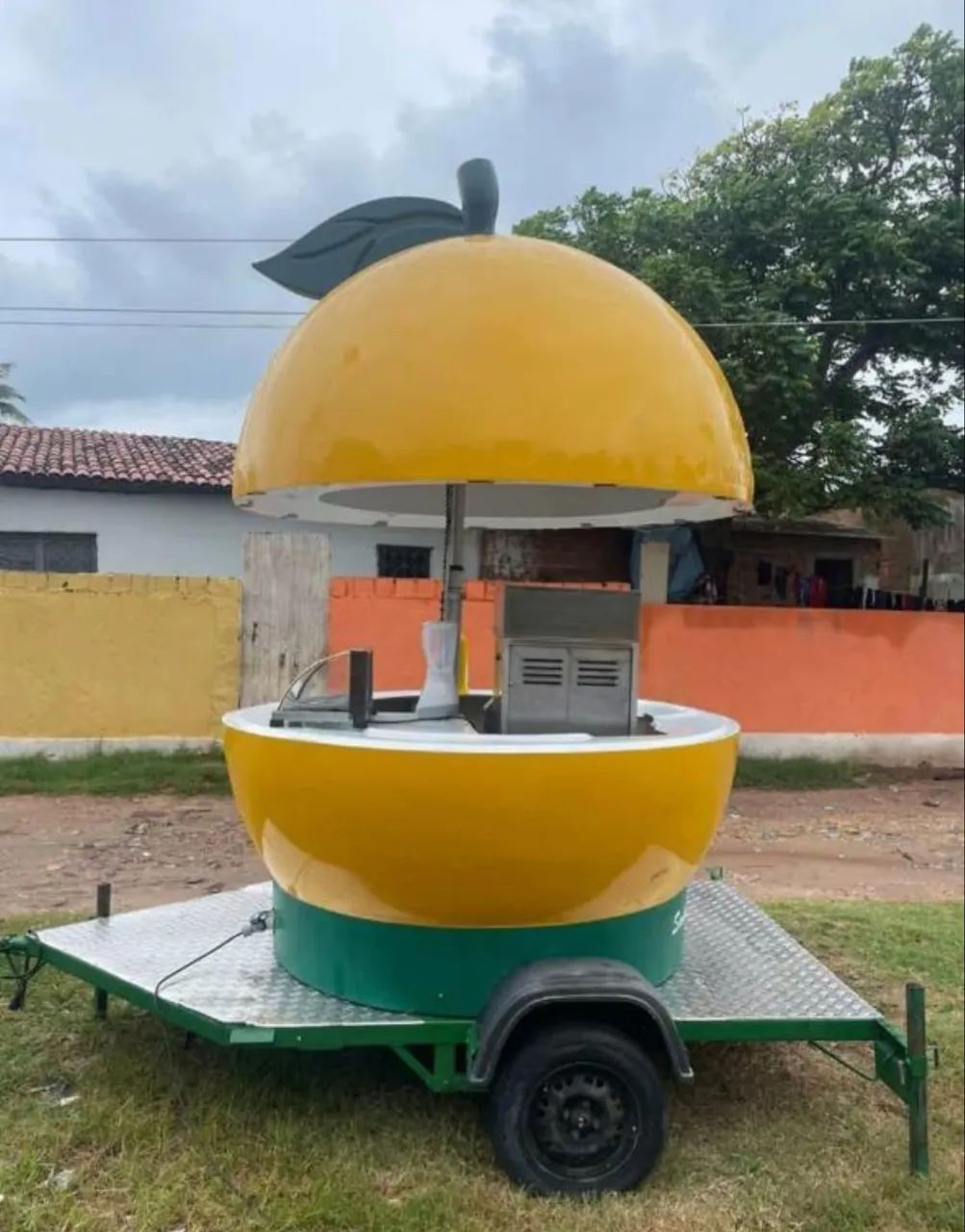 Trailer com carretinha para suco de laranja