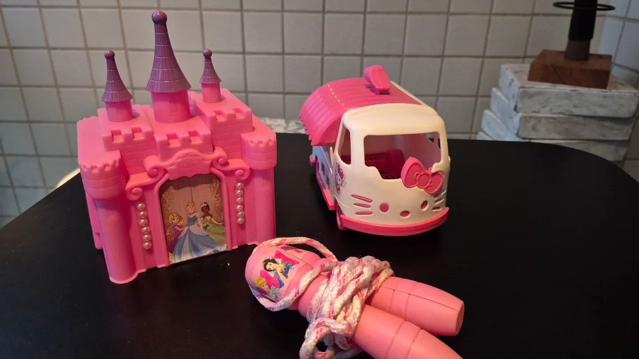  3 itens - Princesas e Hello Kitty OPORTUNIDADE!! - Foto 3