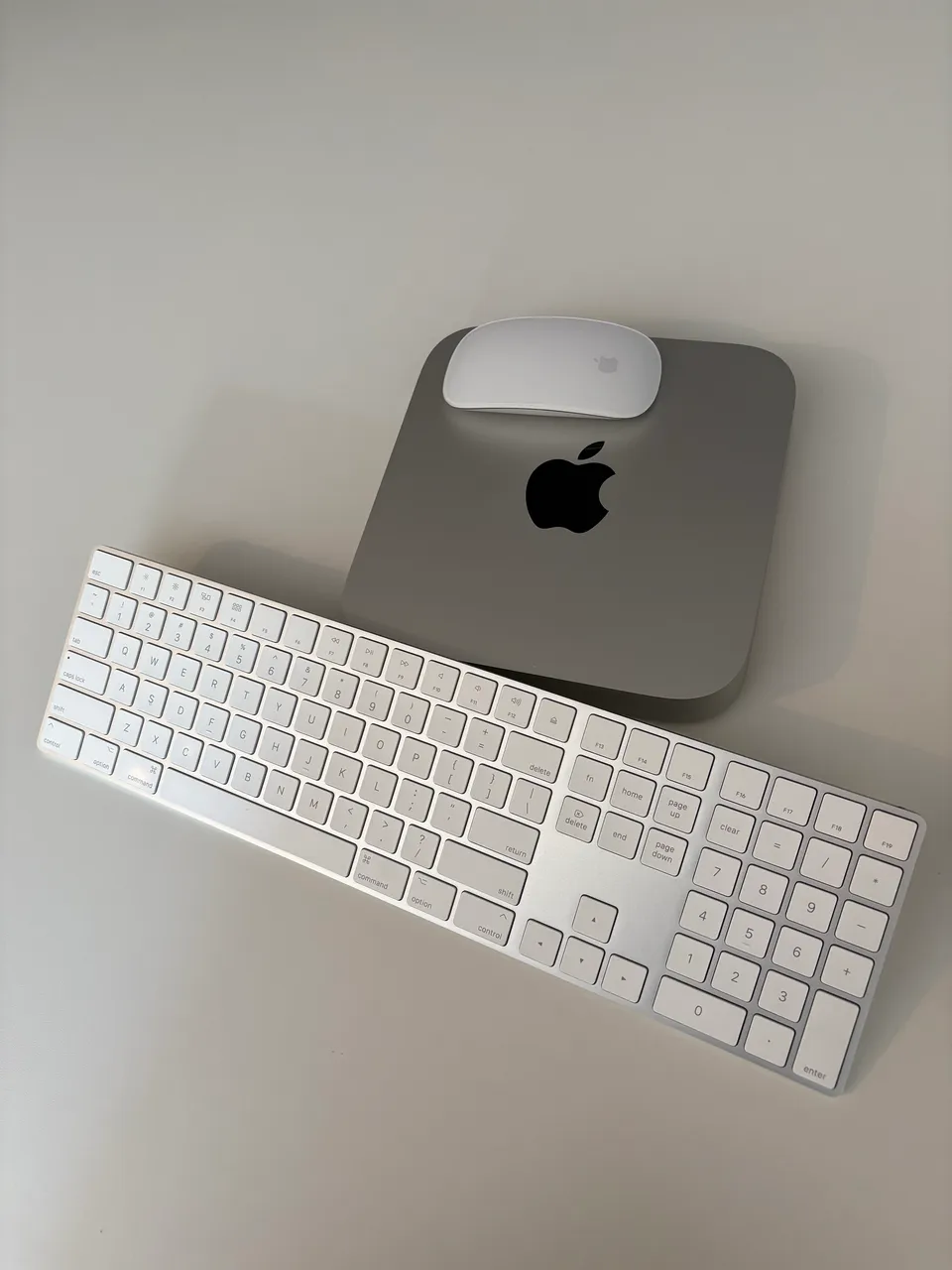 Mac Mini + Magic Trackpad Mouse Apple + Teclado Apple
