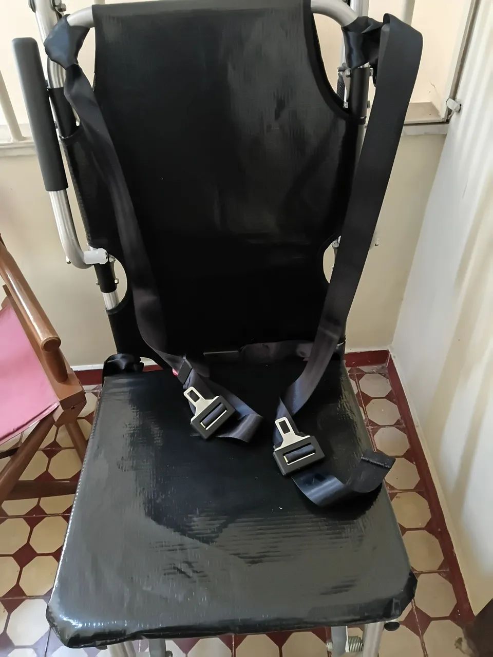 Cadeira de roda para escada - Foto 5