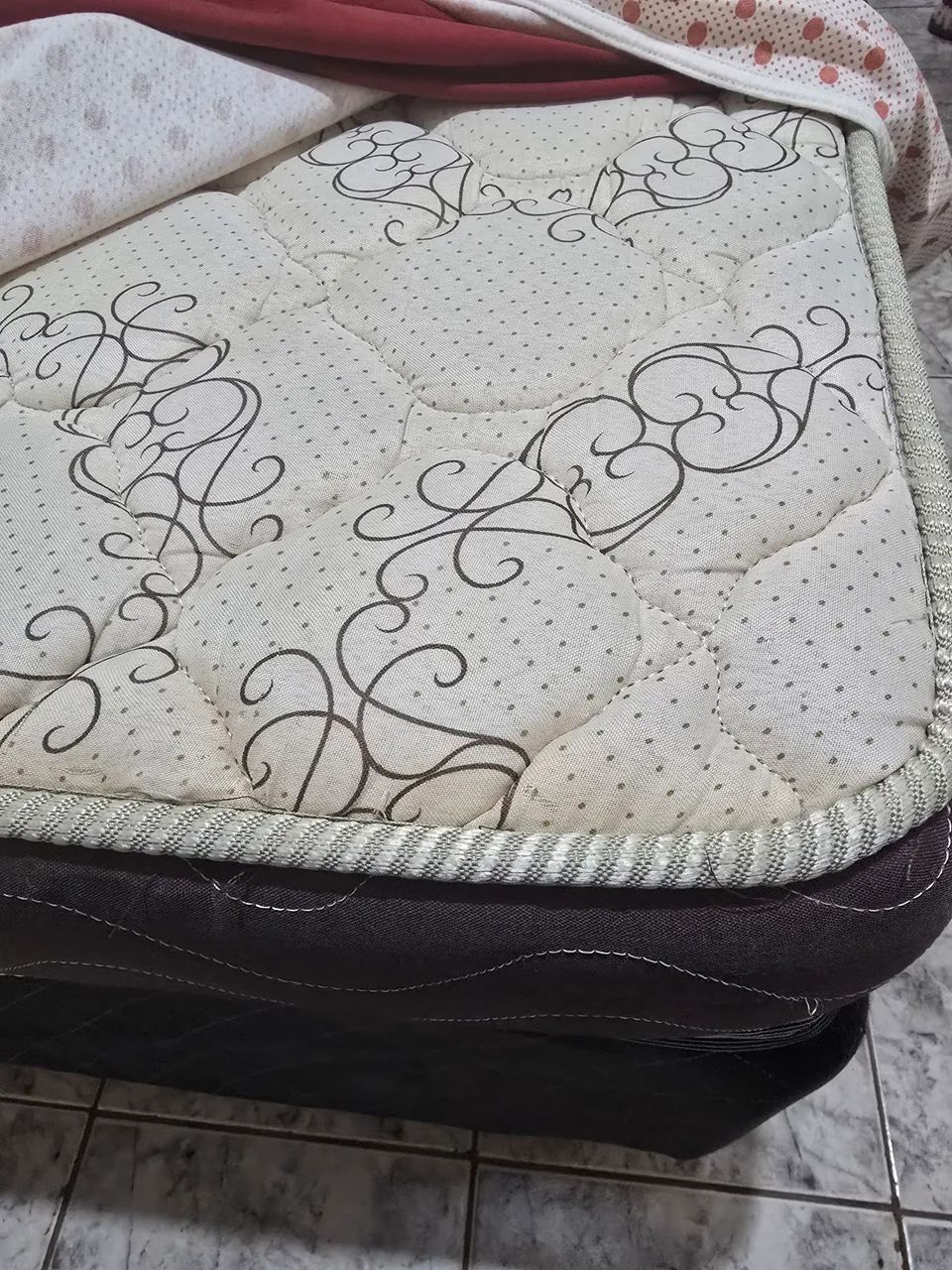 Cama box com colchão