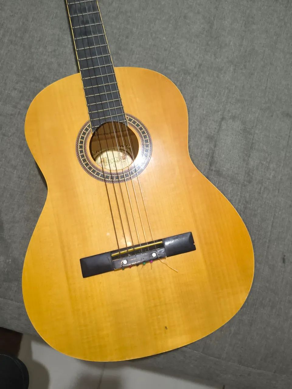 vendo usado Violão ?