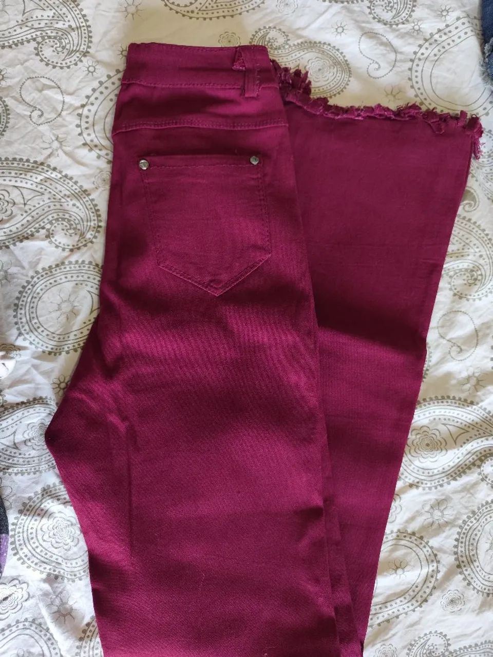 DESAPEGO Calça sarja com lycra tamanho M cor marsala - Foto 3