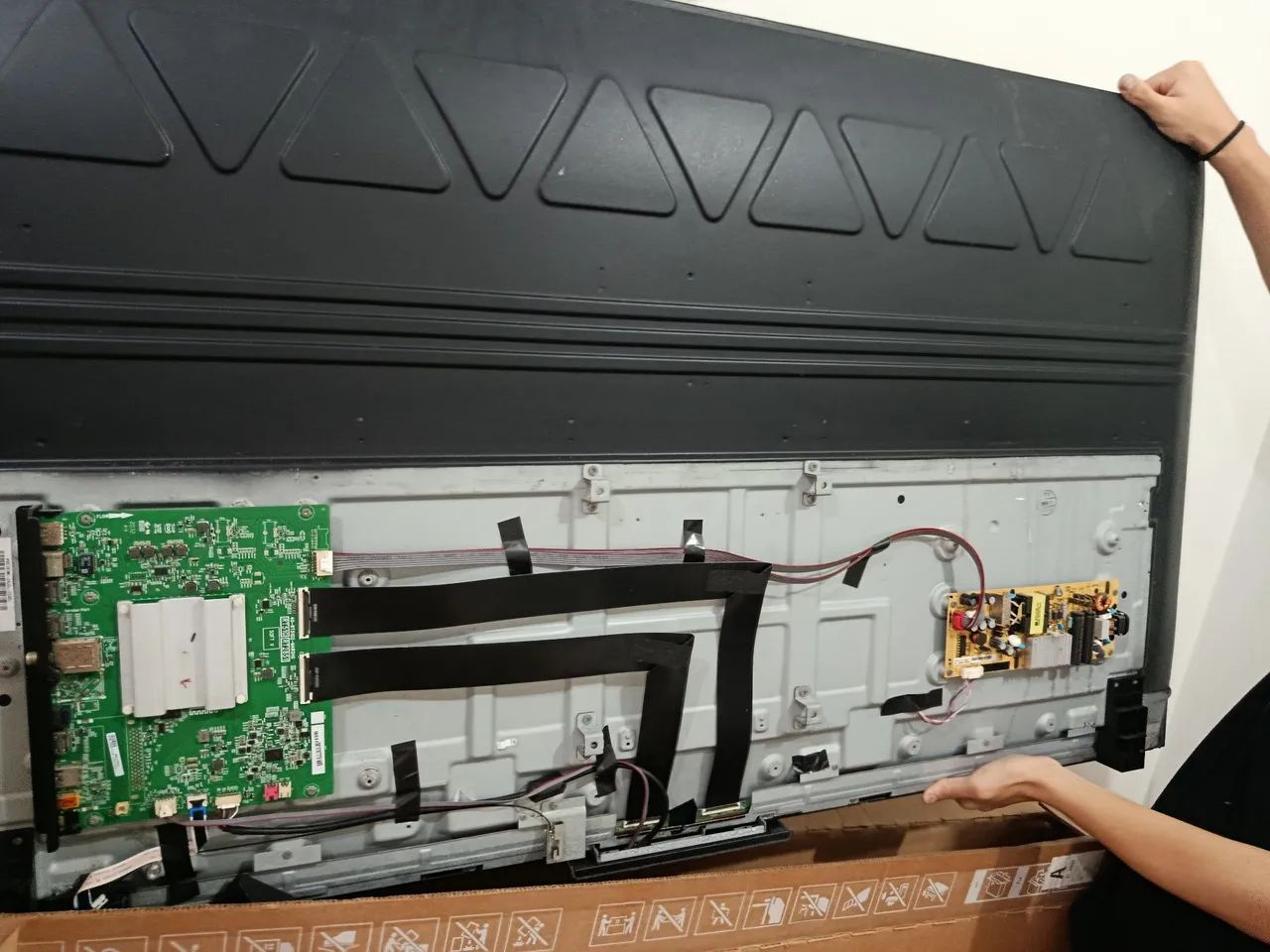 TV LG QUEBRADA SEM CABOS NEM CONTROLE 55 POLEGADAS - Foto 2