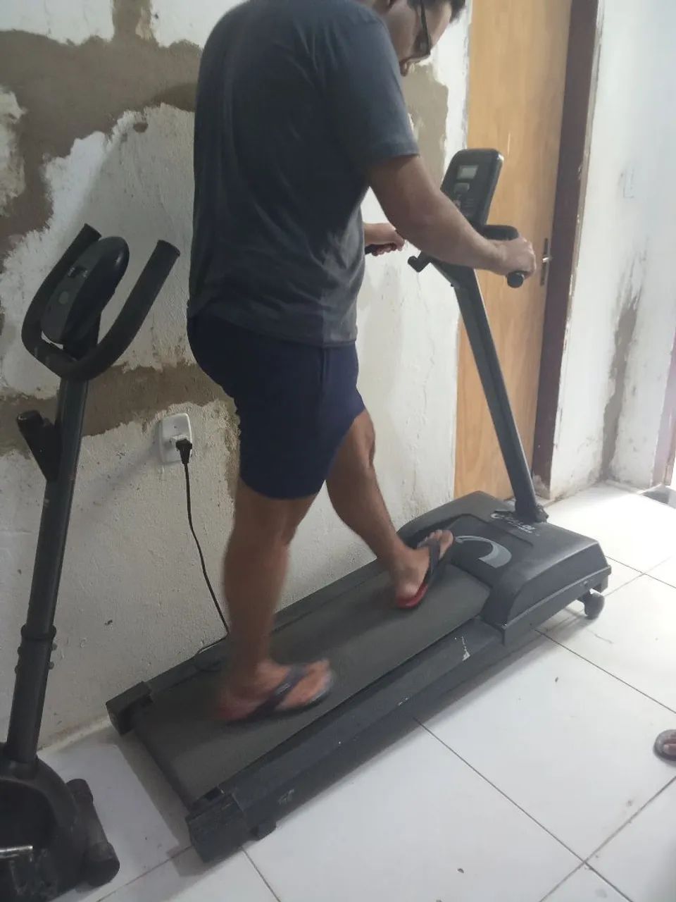 Vendo bicicleta ergométrica e esteira - Foto 2