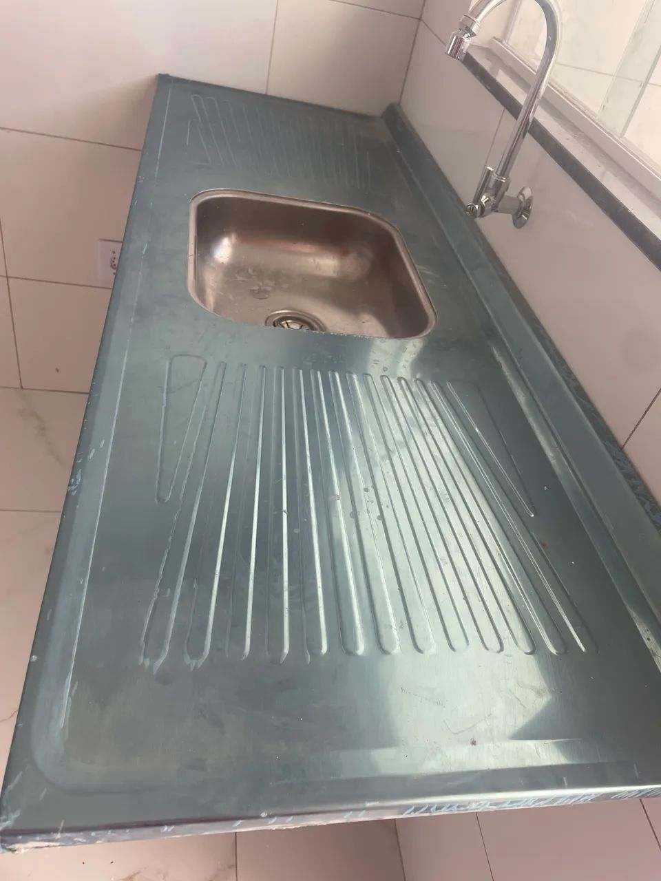 Vendo pia/bancada de inox com aproximadamente 1,60 m de comprimento. - Foto 2