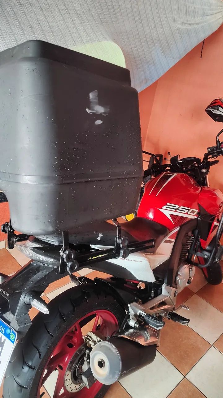 Suporte + Baú de moto - Foto 3