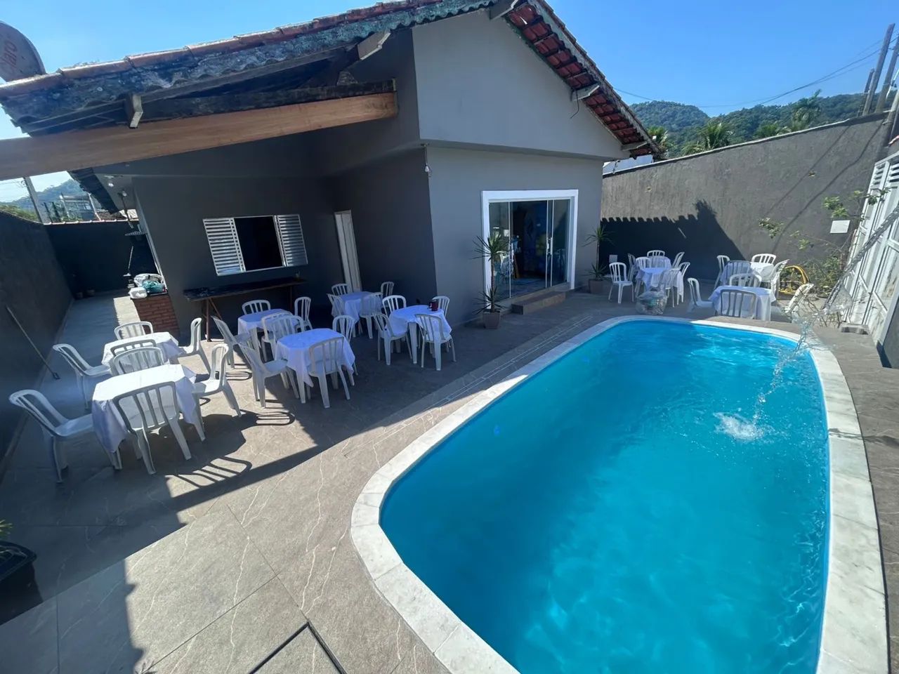 Casa com piscina para festas e temporada 
