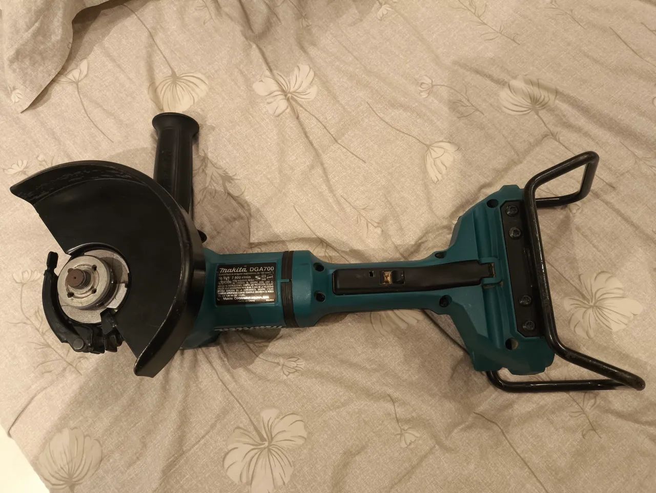 Esmerilhadeira Angular 7" Makita - Foto 4