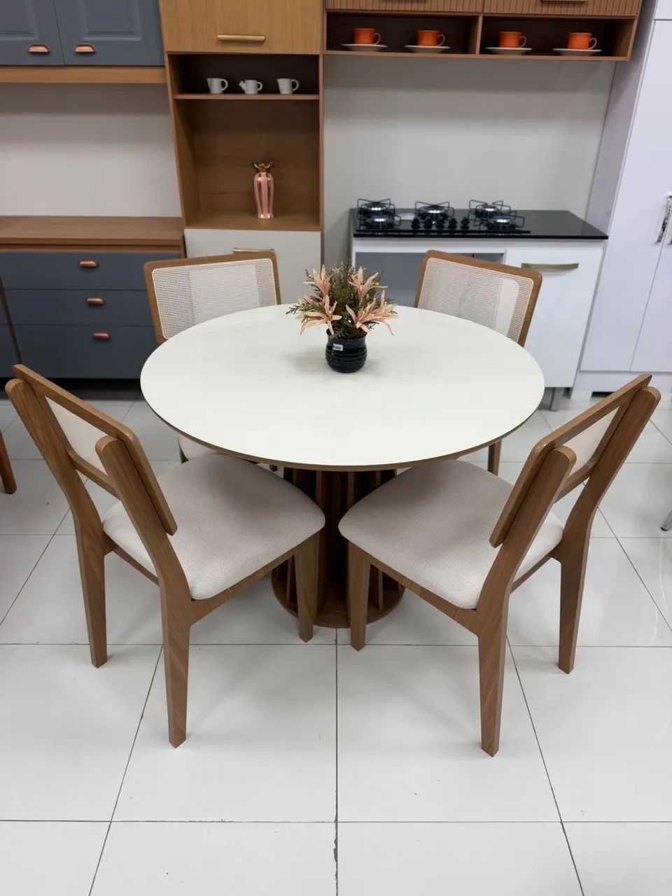 Mesa de Jantar Dalla Costa com 04 Cadeiras - Entrega Imediata