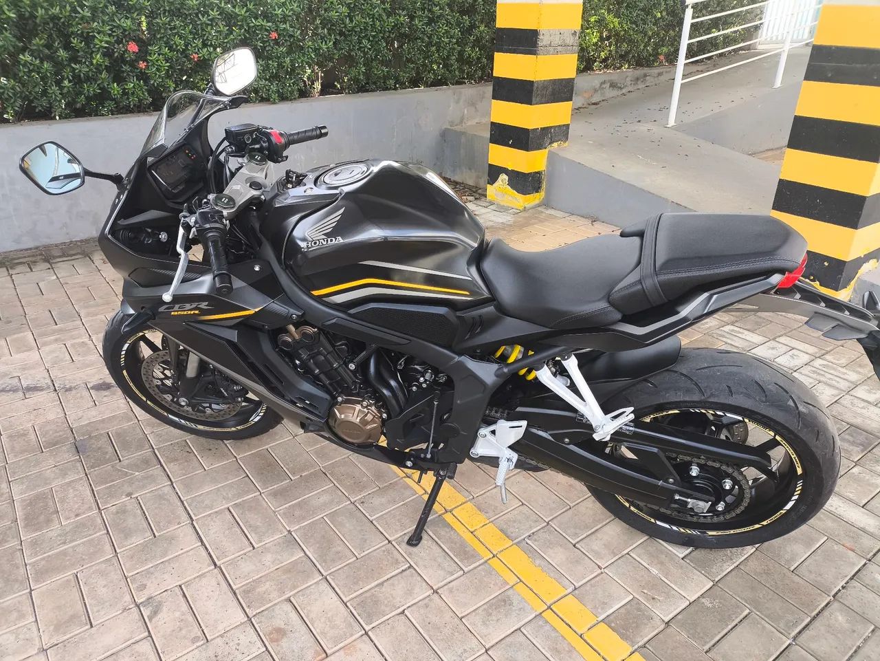 Honda CBR 650R - Foto 2