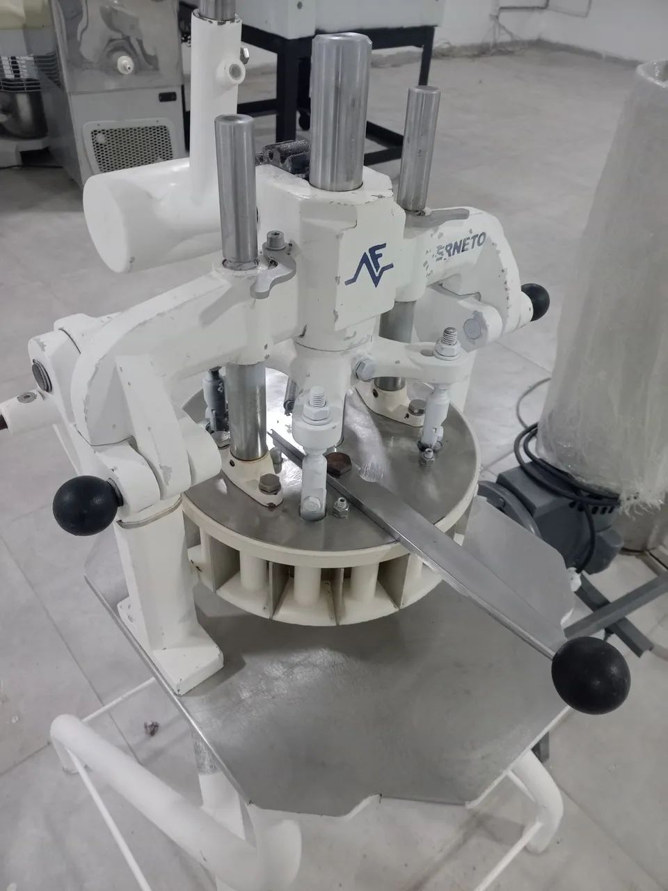 Divisora de pães profissional ferneto - Foto 2