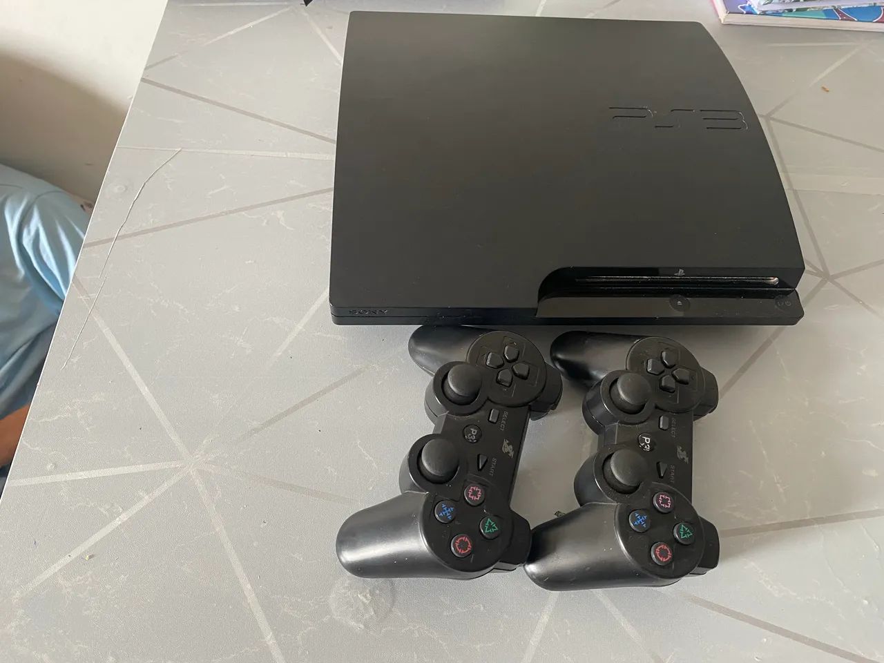 Ps3 slim mais dois controles  - Foto 4