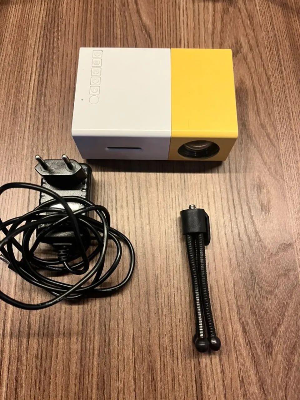 Mini Projetor 600 Lumens + Suporte Flexível - Foto 2
