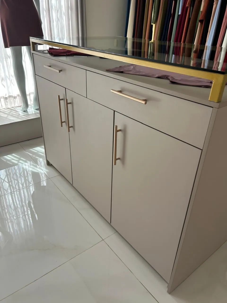 Balcão expositor com divisórias MDF - Foto 2