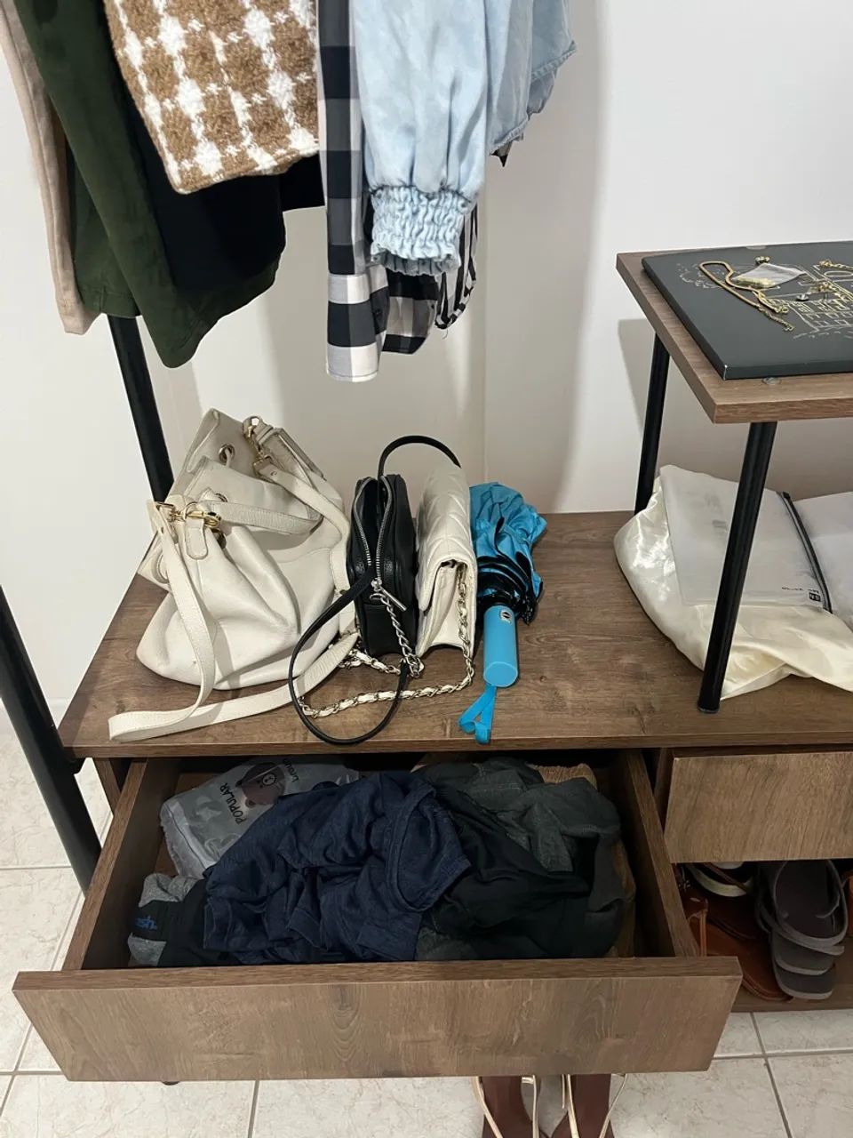 Vende-se guarda-roupa