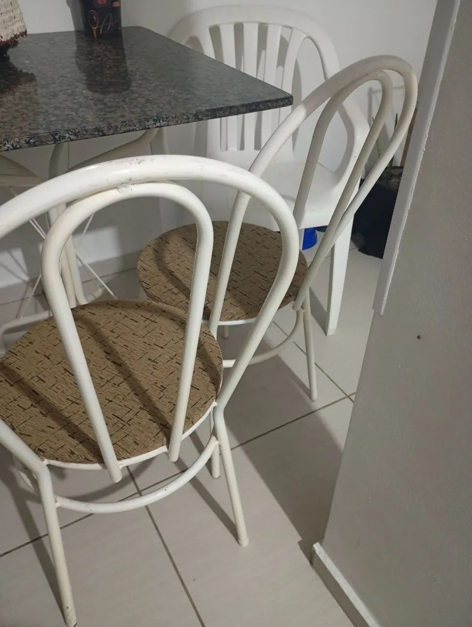Mesa mármore com 3 cadeiras  - Foto 5