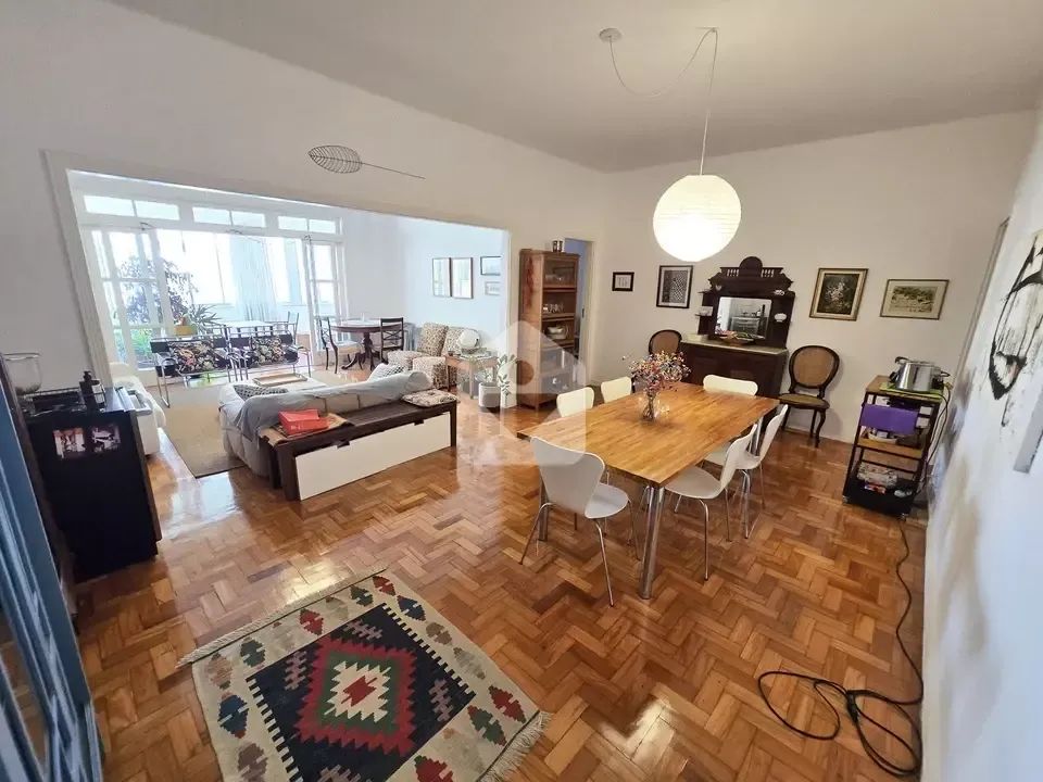 Apartamento com 4 quartos e 176m² em Copacabana
