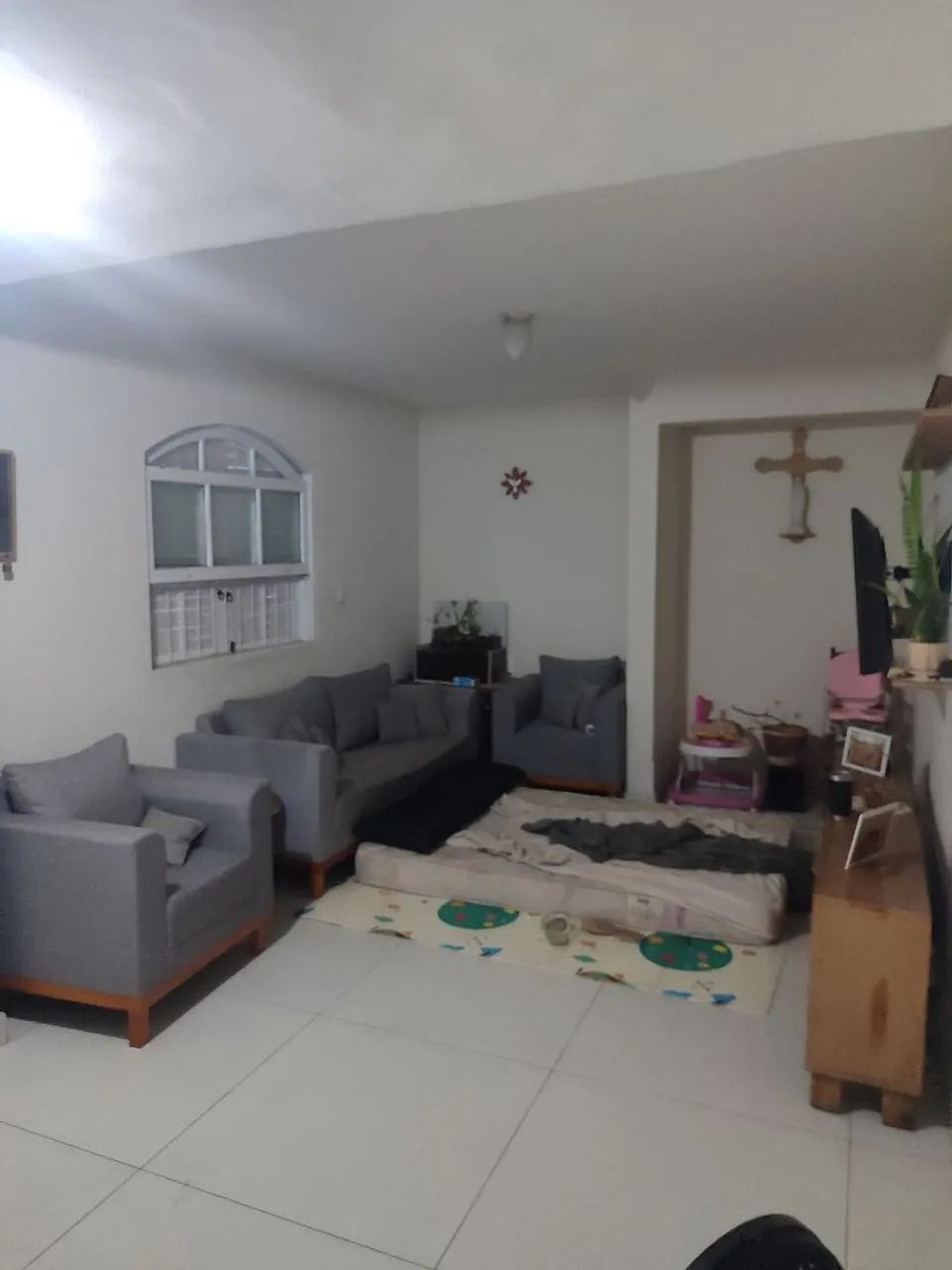 Casa 3 quartos em rua fechada 