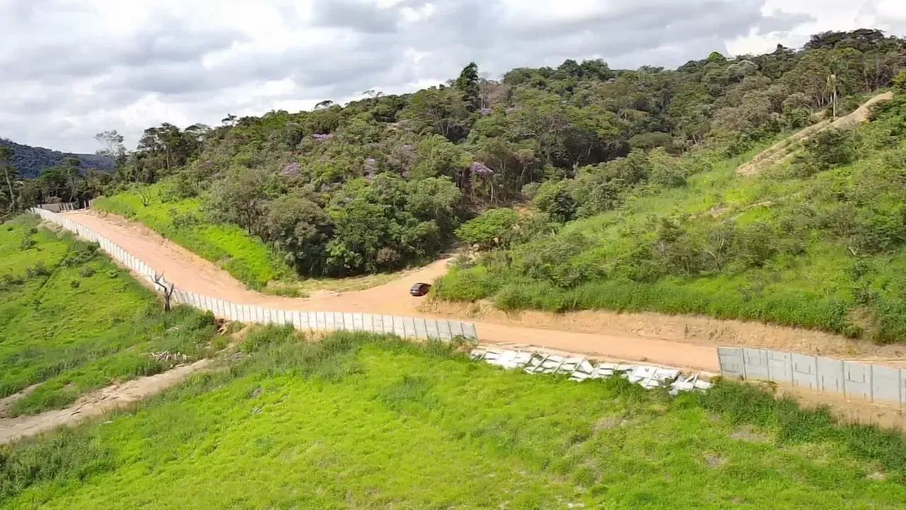 Lotes em loteamento planejado com excelente localização - Foto 5