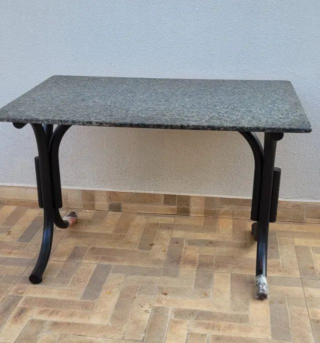 Mesa com tampo de mármore 1,18 cm x 81 cm - Foto 4
