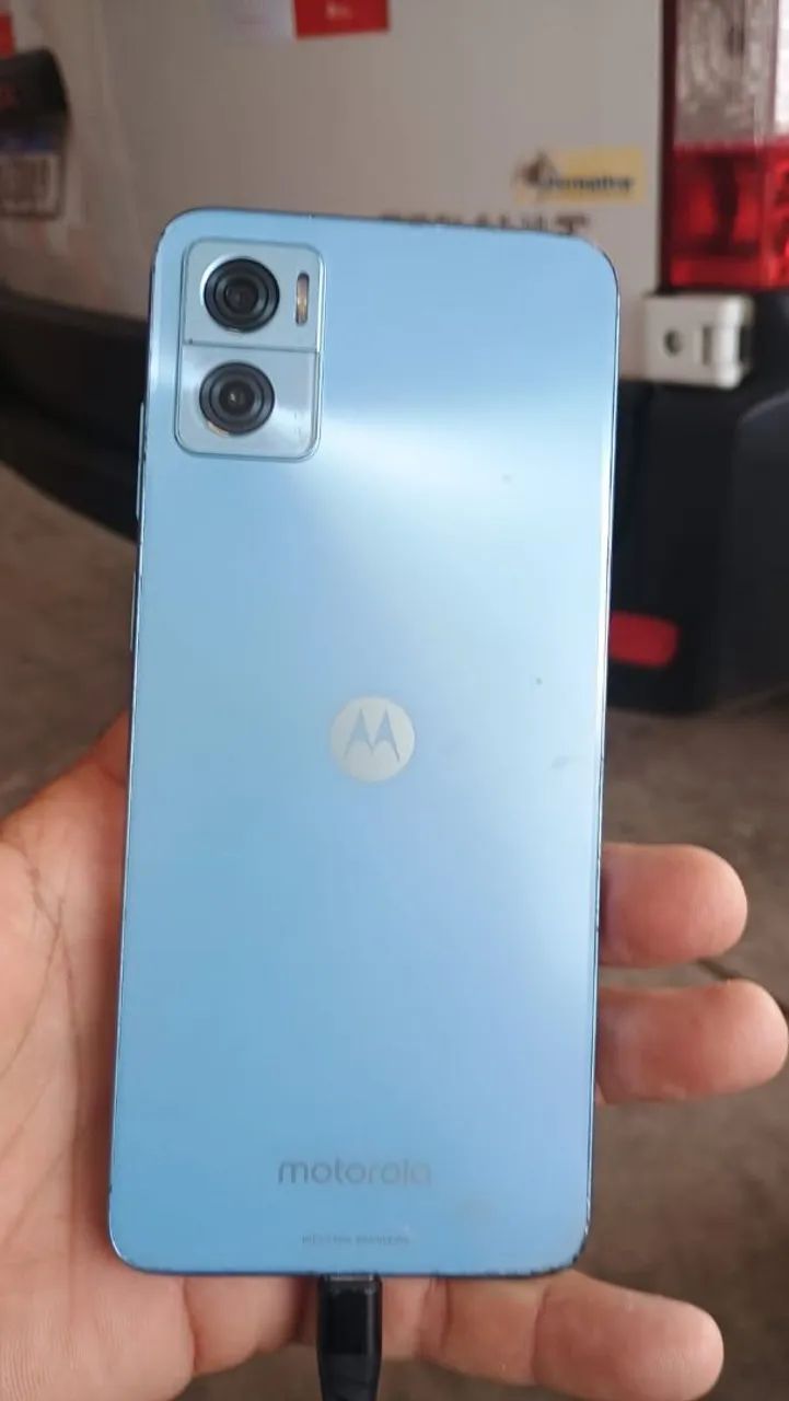 Vendo celular Motorola Moto E22 semi novo e procedência.
