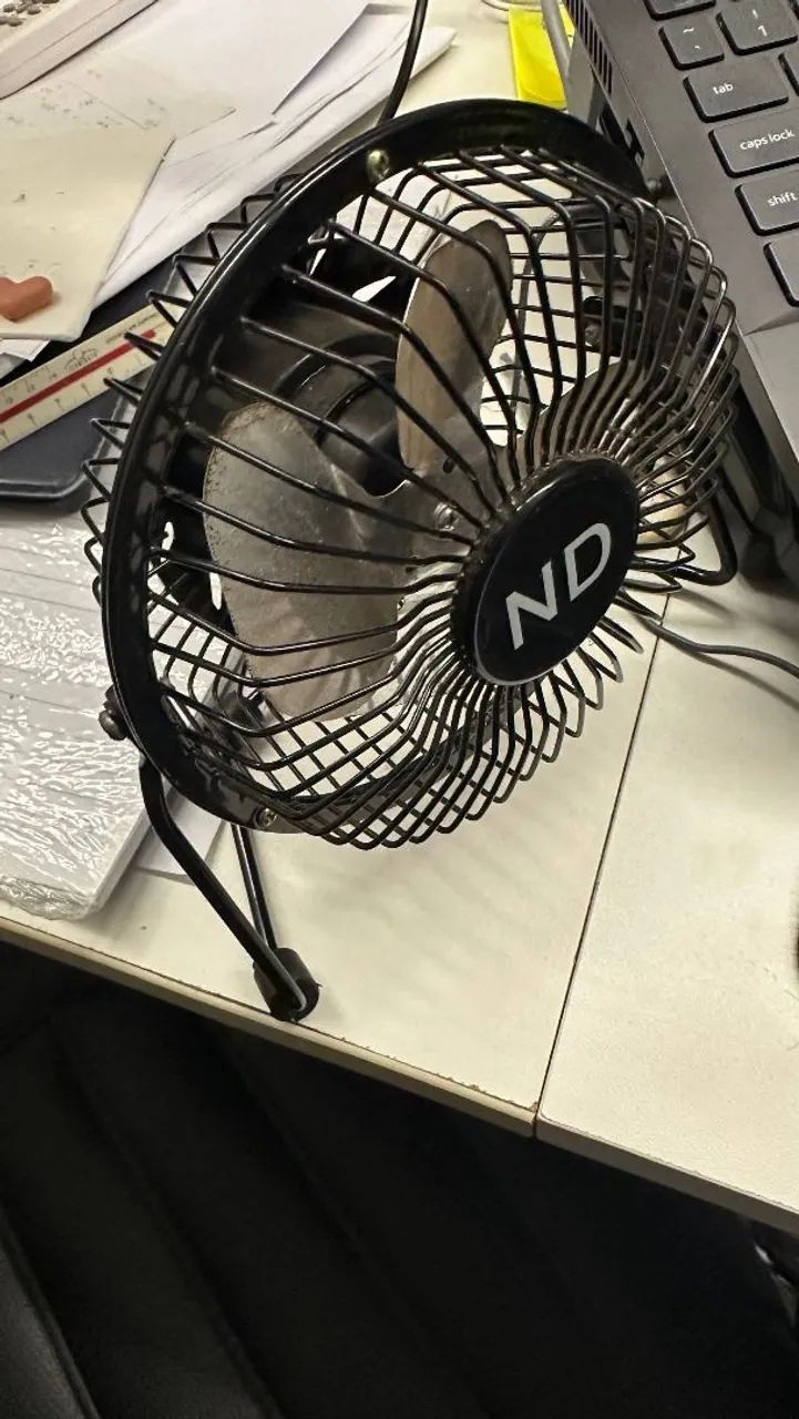 2 ventiladores de mesa USB em bom estado  - Foto 5