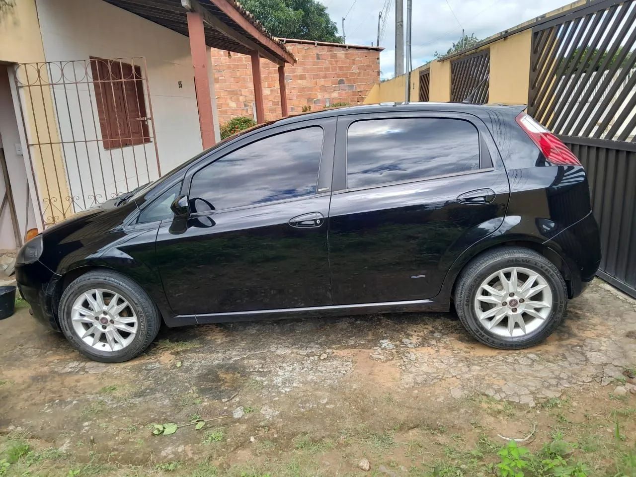 Fiat Punto Essence Dualogic 1.6 Flex 16V 5P 2011 - Foto 3