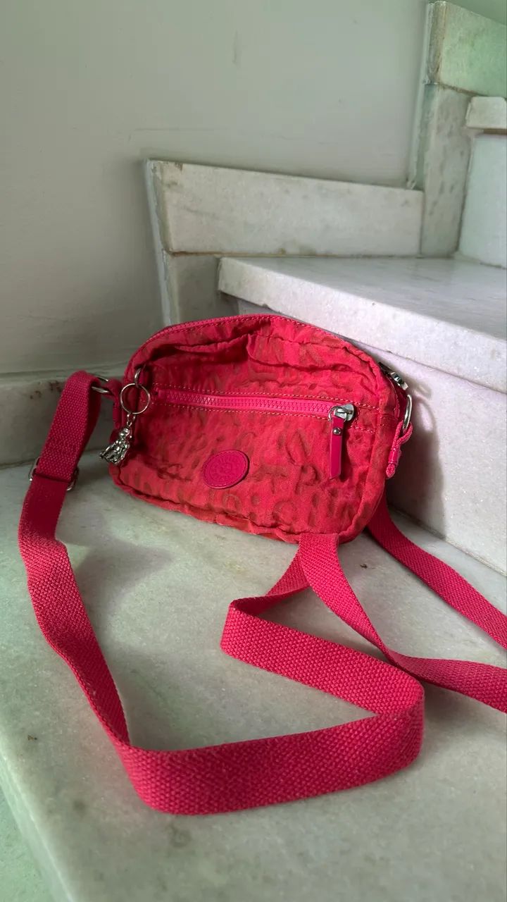 Bolsa Kipling Rosa Choque Estampada Transversal - Foto 5
