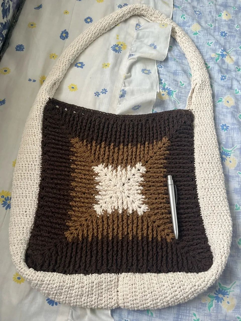 Bolsa grande e nova de crochê 