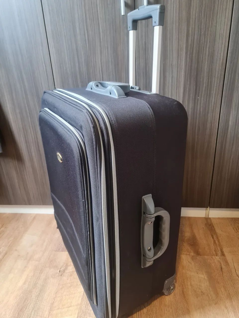 Mala de viagem grande em bom estado 
