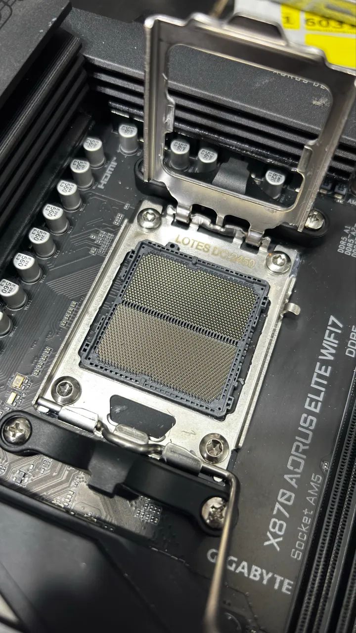 X870 AORUS ELITE  - Foto 2