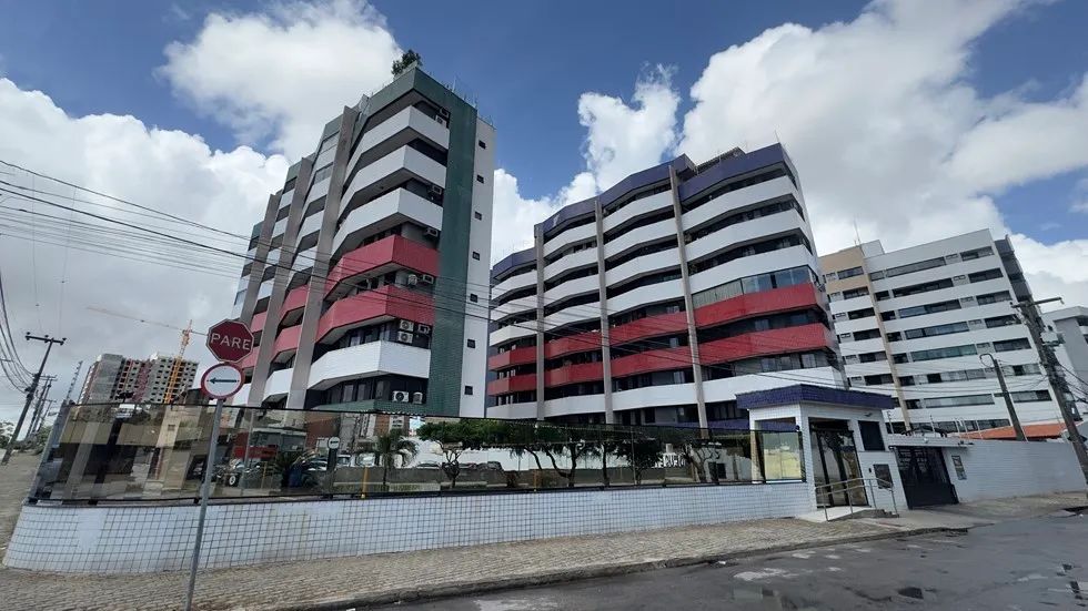 Apartamento com 3 quartos e varanda próximo à Av. Washington Soares | 92m²