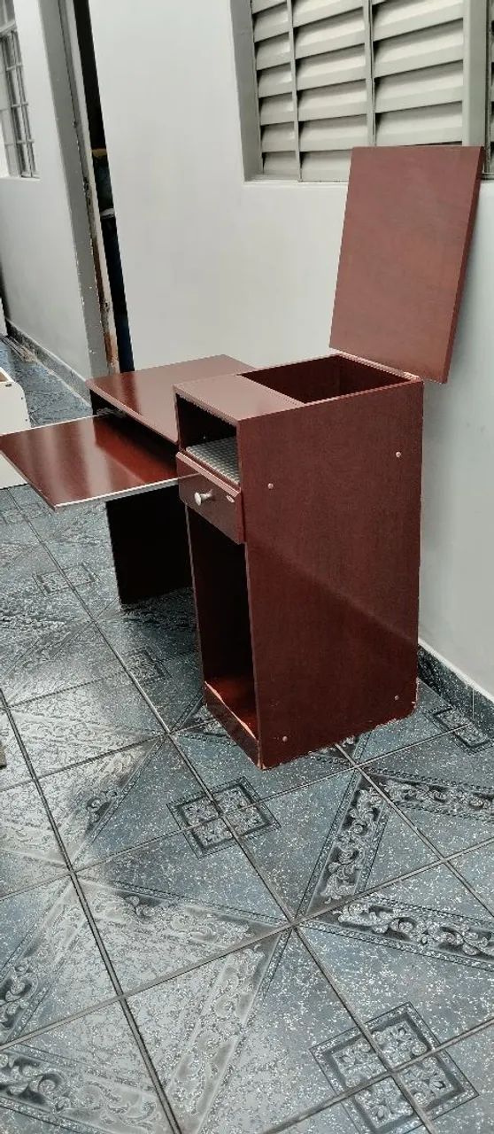 Mesa gamer de computador em ótimo Estado.