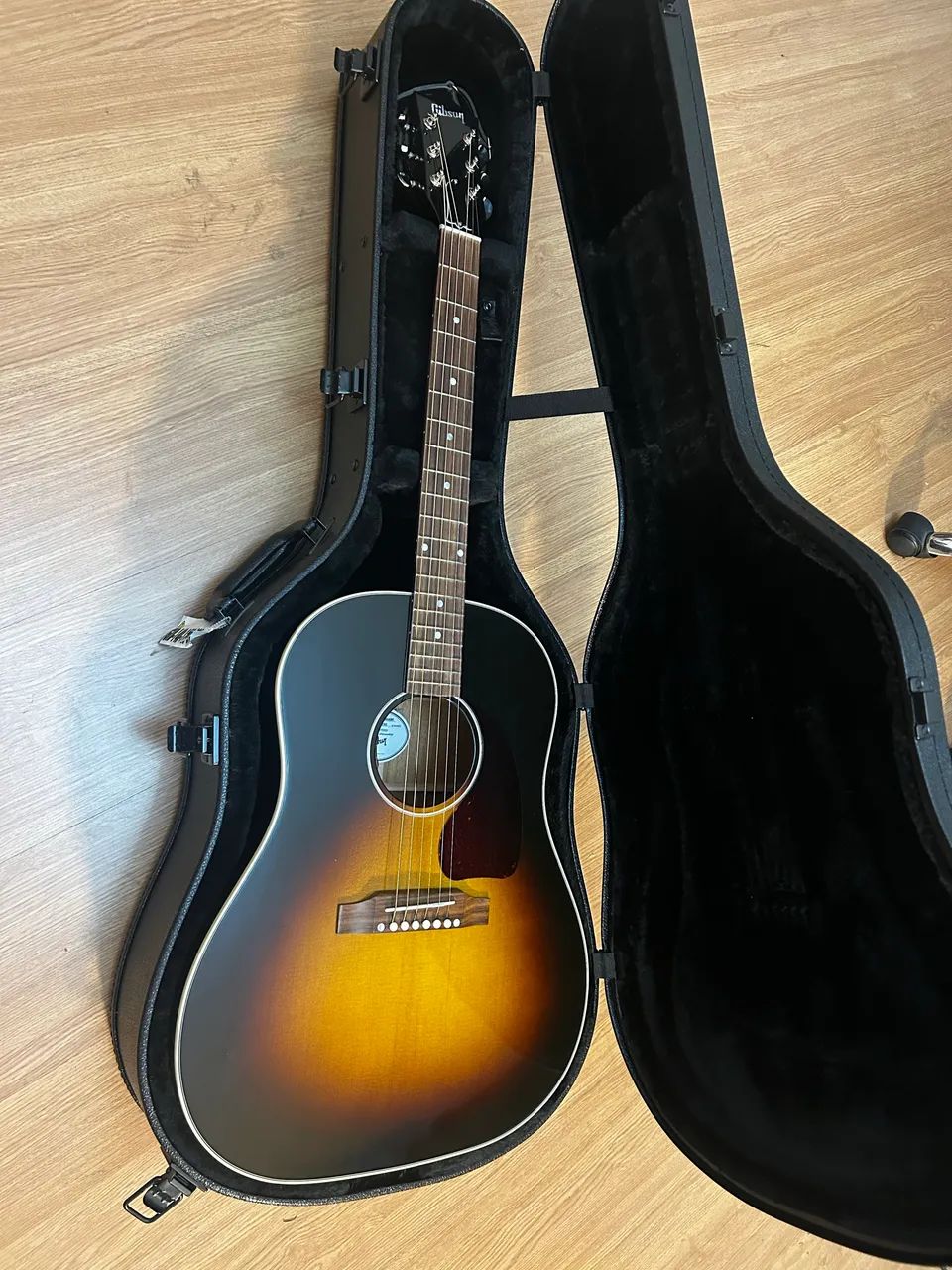 Gibson j45