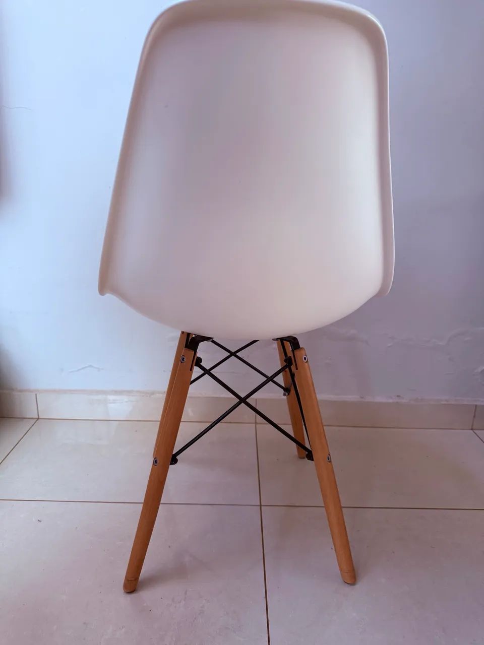 Cadeira Eames Eiffel Branca - Excelente Estado!  R$ 50,00 ( Cada ). - Foto 4