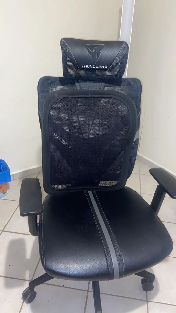 Cadeira ergonômica ThunderX3 XTC Mesh preta