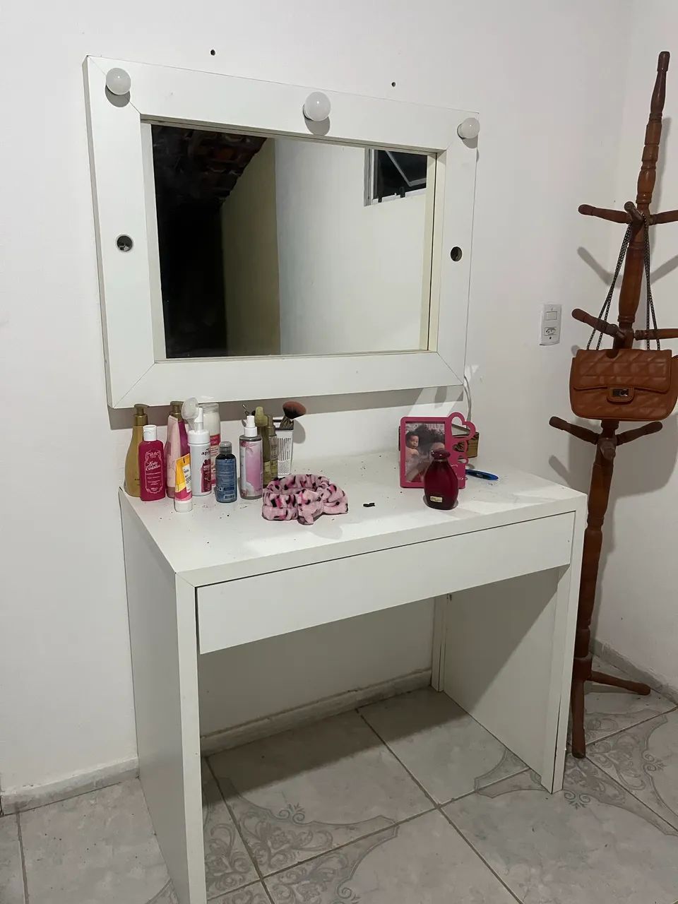 Vendo linda penteadeira , motivo da venda estou de mudança  - Foto 3