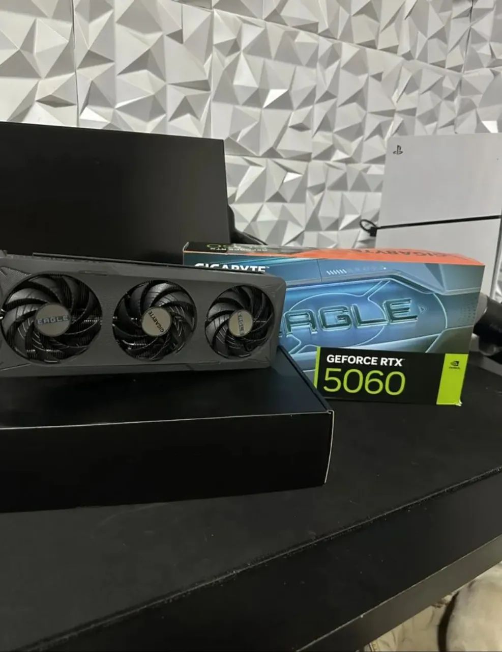 RTX 5060 8gb OC Triple FAN NUNCA USADA - Foto 2