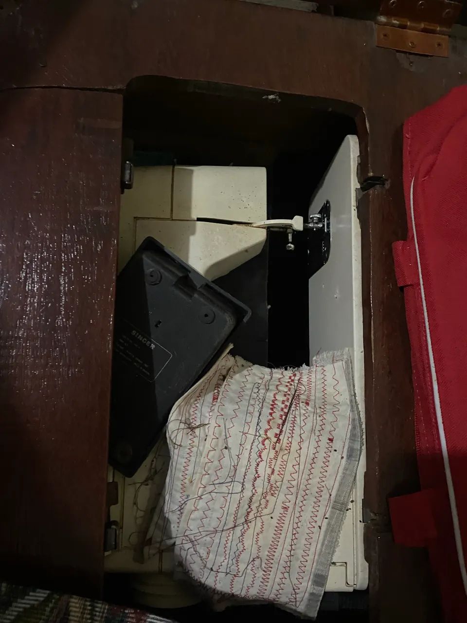 Vendo máquina de costura  - Foto 2