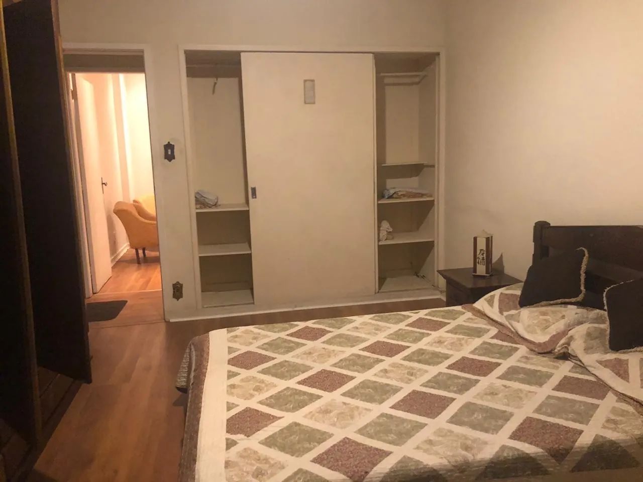 Alugo quarto mobiliado para moças 