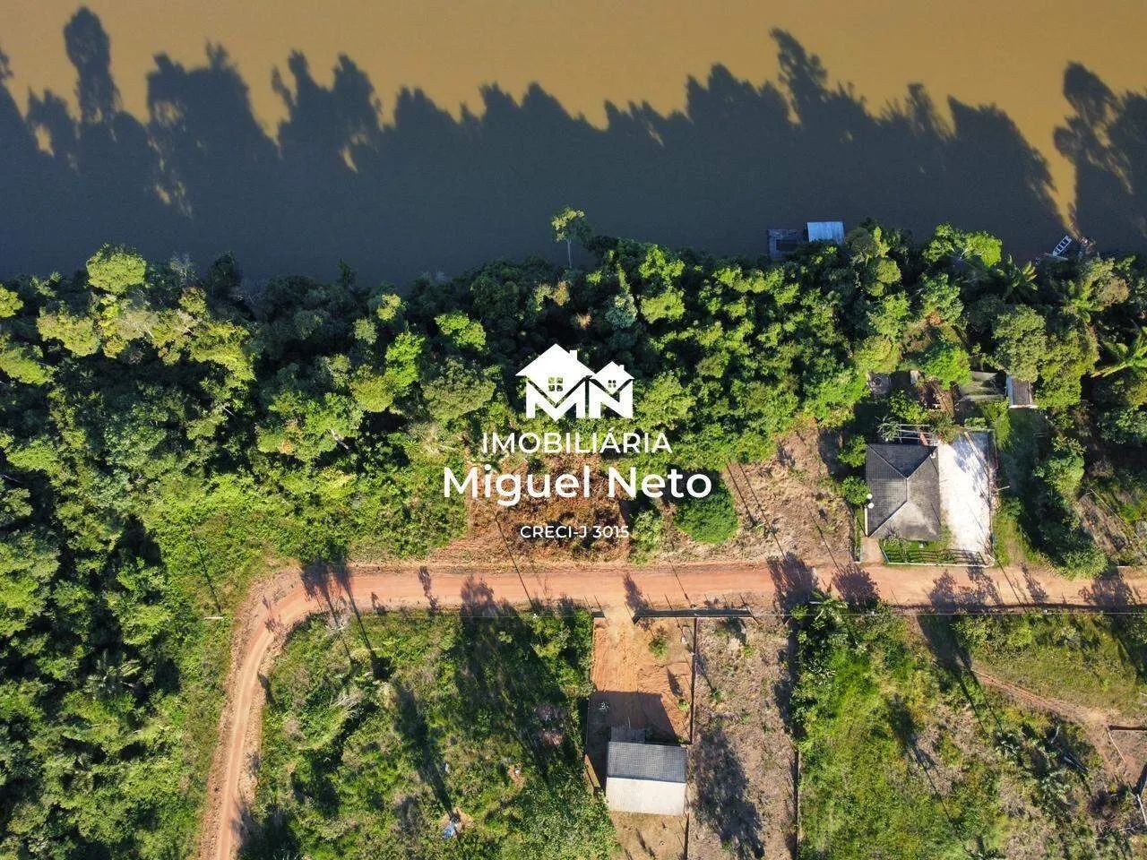 Condomínio de chácaras junto ao Rio Candeias