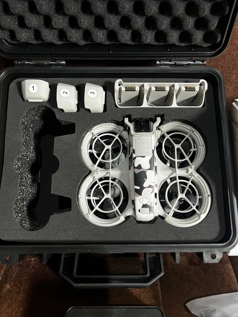 Kit Drone DJI Neo combo fly more SEM CONTROLE mais acessórios e maleta