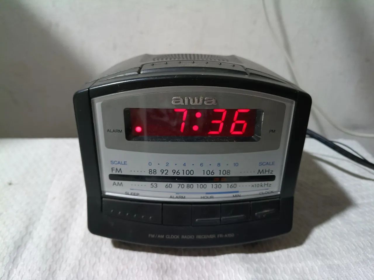 Rádio relógio Aiwa leia