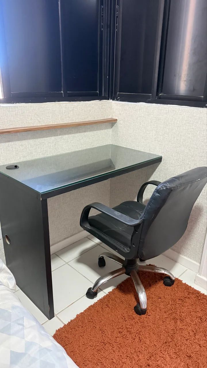 Escrivaninha com cadeira  - Foto 2