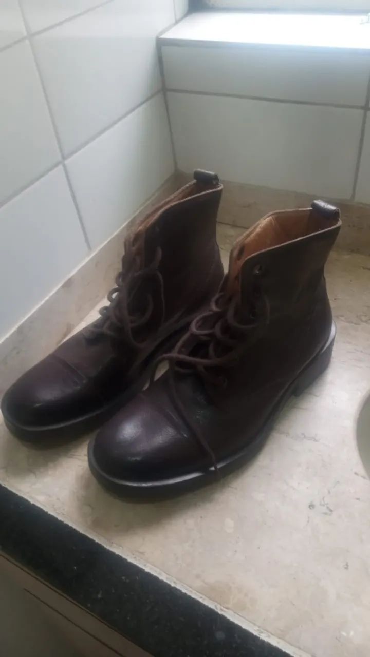 4 Pares de Botas Nunca Usados