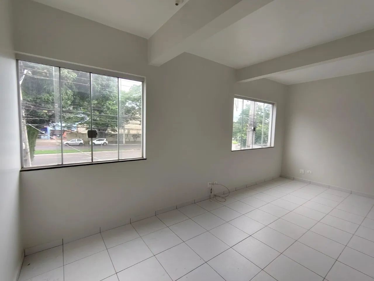 Sala comercial em Sobreloja para alugar no bairro Zona 08 - Maringá/PR - Foto 2