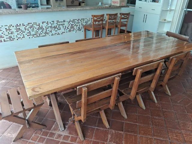 Mesa em madeira maciça de 8 lugares - Foto 2